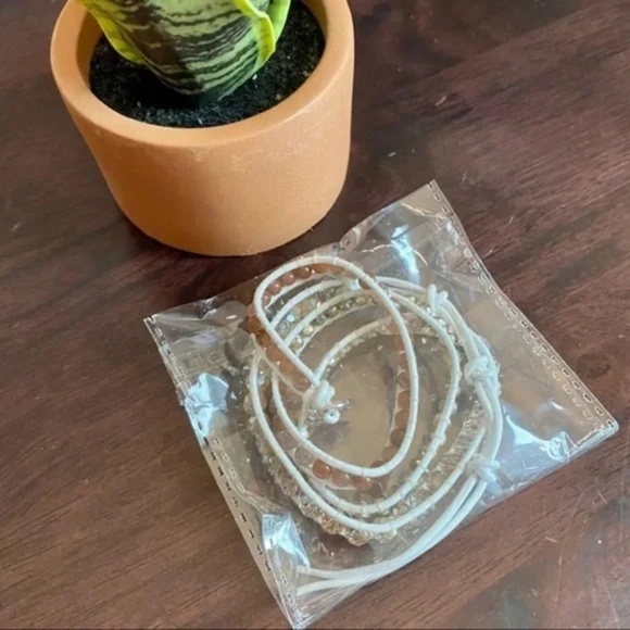 Victoria Emerson 3-Wrap Bracelet Gold & Amber on White - Picture 8 of 8